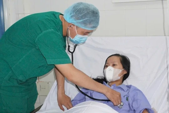 Một quả thận – Hai cuộc đời: Người mẹ âm thầm trao lại sự sống cho con gái