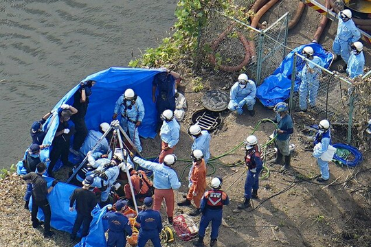 Kiểm tra sau vụ sụt lún, 4 công nhân rơi xuống hố ga và thiệt mạng ở Nhật Bản