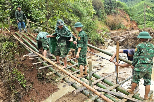 Quân đội giúp nhân dân ứng phó, khắc phục hậu quả mưa lũ, sạt lở đất