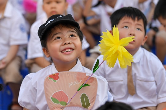 Thiếu trường lớp, trống chuyên môn: Giáo dục gánh hai đầu sóng năm học 2025 - 2026