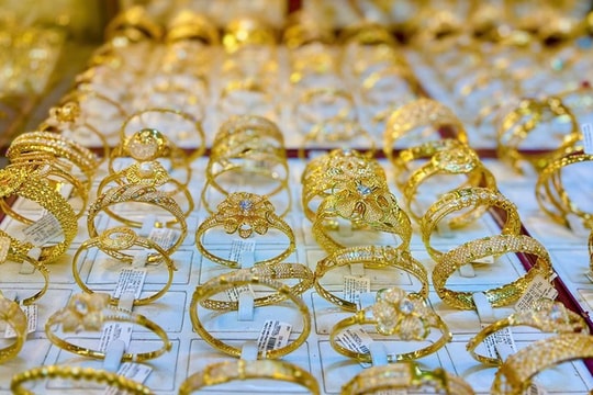 Giá vàng hôm nay 4/8: Lãi chưa kịp, nhà đầu tư vàng mất ngay 2 triệu đồng/lượng