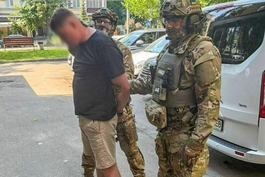 Ukraine triệt phá âm mưu tham nhũng quốc phòng quy mô lớn