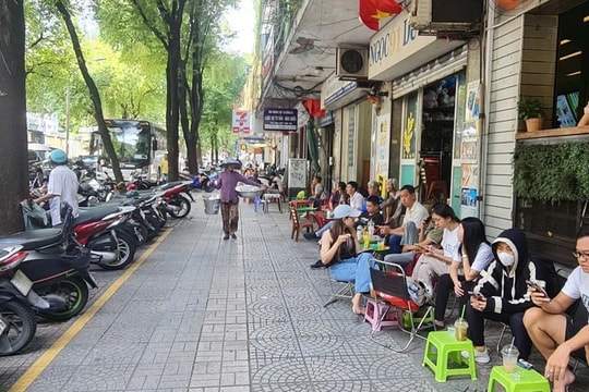 TP.HCM: Tạm dừng cấp phép kinh doanh vỉa hè, chuẩn bị đề án quản lý mới