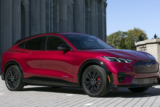 Sắp lộ diện mẫu xe điện giá “mềm” của Ford, hứa hẹn công nghệ đỉnh cao, vận hành mạnh mẽ và không gian rộng thoáng