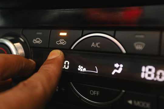 Khi nào nên bật chế độ tuần hoàn không khí trong xe?