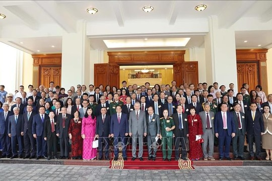 Tổng Bí thư Tô Lâm gặp mặt đại biểu trí thức, nhà khoa học, văn nghệ sỹ