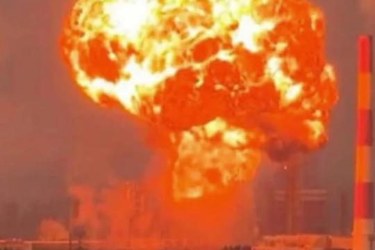 Giá xăng Nga chạm đỉnh do các cuộc tấn công nhà máy lọc dầu