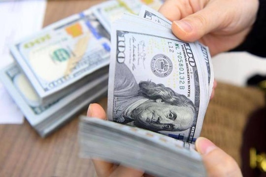 Tỷ giá USD hôm nay 6/8: Tỷ giá trung tâm giảm nhẹ, ngân hàng thương mại tăng giá bán