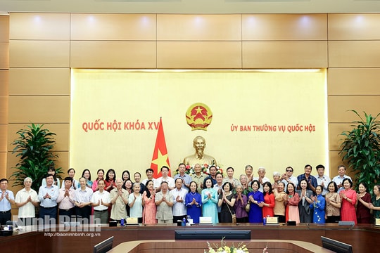 Phó Chủ tịch Quốc hội Nguyễn Thị Thanh gặp mặt Đoàn ĐBQH các khóa tỉnh Ninh Bình