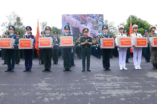 Thượng tướng Trương Thiên Tô thăm, động viên các lực lượng diễu binh nhiệm vụ A80