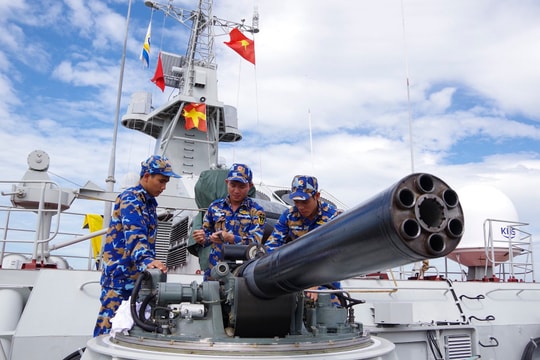 Diễu binh lực lượng vũ trang trên biển ở Cam Ranh, truyền hình trực tiếp về Quảng trường Ba Đình dịp kỉ niệm Quốc khánh 2/9