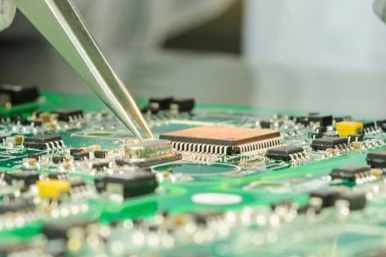 Ông Trump doạ áp thuế 100% với một số linh kiện bán dẫn nhập khẩu