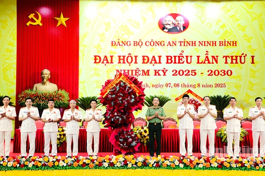 Thứ trưởng Bộ Công an Trần Quốc Tỏ dự Đại hội đại biểu Đảng bộ Công an tỉnh Ninh Bình