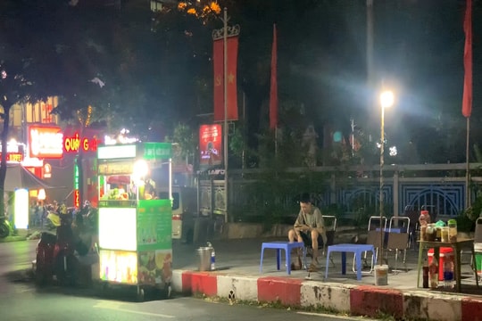 Hà Nội: Ngang nhiên biến cầu thành nơi bán hàng