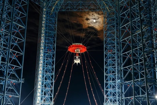 Video Trung Quốc lần đầu thử nghiệm tàu đổ bộ Mặt trăng có người lái