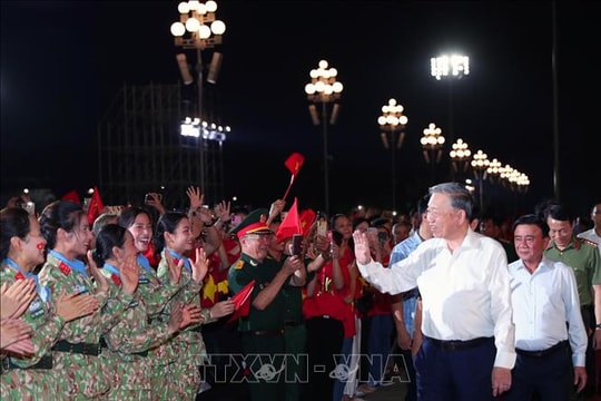 Tổng Bí thư Tô Lâm dự Chương trình chính luận nghệ thuật 'Dưới cờ vinh quang'