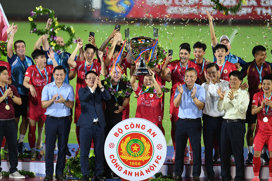 Các ngoại binh tỏa sáng, CLB Công An Hà Nội lần đầu đoạt Siêu cúp Quốc gia