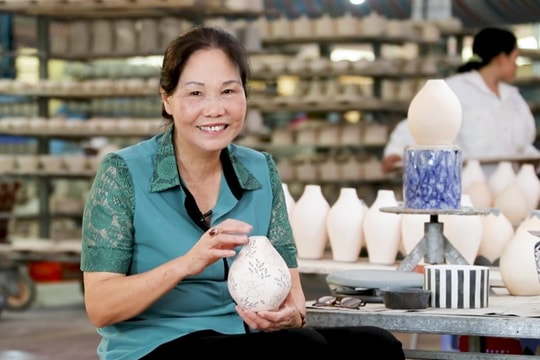 Gốm sứ Quang Vinh: Từ nghề ‘cha truyền con nối’ đến sản phẩm OCOP 5 sao