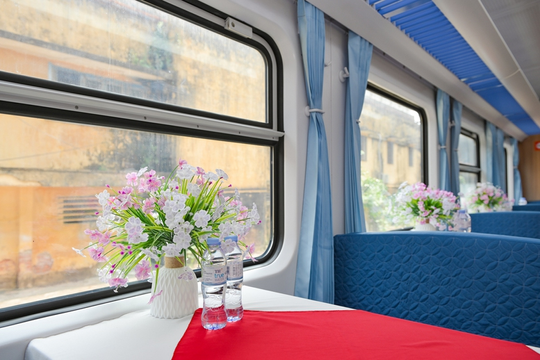 Khai thác đoàn tàu du lịch chất lượng cao tuyến Hà Nội - Đồng Hới