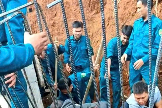 Sạt lở đất trên công trường khiến 1 người tử vong ở Quảng Ngãi