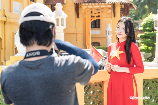 Người dân Hà Nội nô nức đổ về khu vực Lăng Bác để check-in dịp 80 năm Quốc khánh 2/9