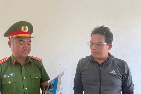 Nhận 'chạy' sổ đỏ rồi chiếm đoạt gần 1 tỷ đồng