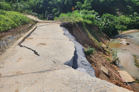 Hơn 1.000 người dân tại Thanh Hóa có nguy cơ bị cô lập do sạt lở