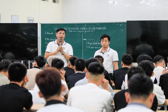 Bộ GD&ĐT lên tiếng về việc giảng viên hợp đồng có được cộng dồn thâm niên để hưởng phụ cấp?