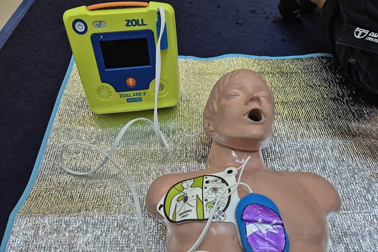 Dự án đầy tham vọng: Biến sân bay, bến xe thành 'trạm cấp cứu' với máy sốc tim tự động