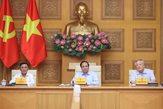 Hoàn thiện, trình Bộ Chính trị hai nghị quyết đột phá về giáo dục – đào tạo và chăm sóc sức khỏe nhân dân