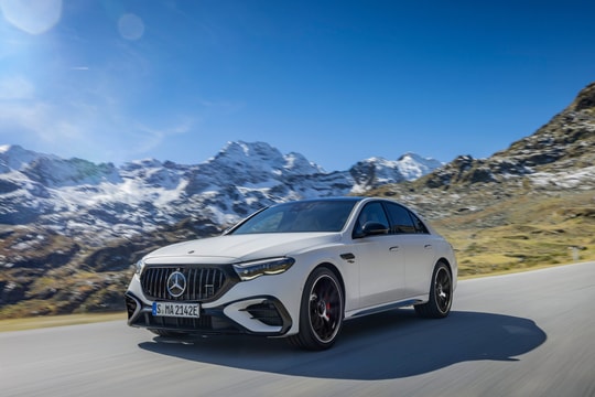 Sức mua giảm, xe sang tại Việt Nam tung ưu đãi “khủng” hút khách