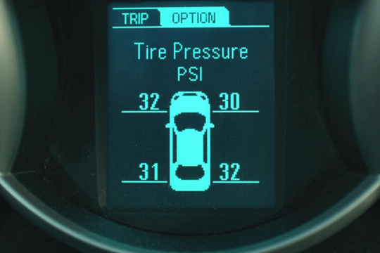 Hacker mở khóa ôtô qua cảm biến lốp