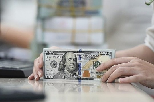 Tỷ giá USD hôm nay 13/8: Giá ngân hàng tiếp tục tăng, chợ đen biến động trái chiều