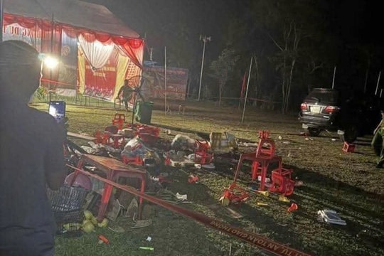 Ô tô lao vào hội diễn văn nghệ, 1 người chết, nhiều người bị thương