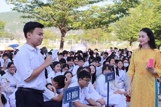 Tỉnh đầu tiên 'xóa sổ' đồng phục riêng, học sinh mặc chung mẫu áo trắng – quần váy xanh