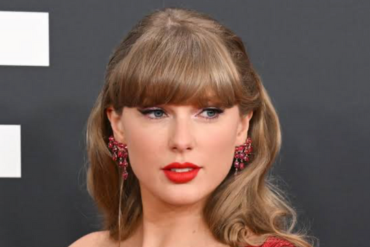 Taylor Swift bất ngờ công bố album thứ 12 'The Life of a Showgirl'