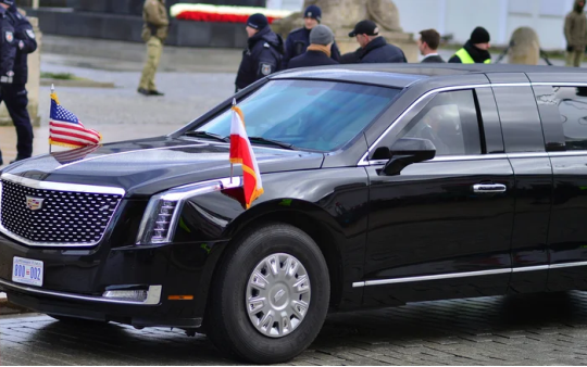 Xe limousine của Tổng thống Mỹ giá bao nhiêu và ai là người trả tiền?