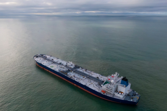 Lệnh trừng phạt Nga đẩy Ấn Độ bán diesel cho Trung Quốc sau bốn năm gián đoạn