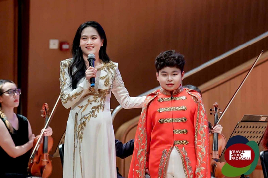 Thí sinh nhí Việt Nam đoạt giải Vàng thanh nhạc tại Thượng Hải