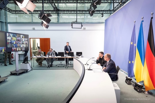 Tổng thống Mỹ nói về 'hậu quả nghiêm trọng', nhưng hy vọng cuộc gặp với ông Putin sẽ 'tốt đẹp'