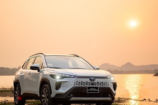 Crossover cỡ B nhà Toyota nằm trong top bán chạy giảm sốc 60 triệu: Xăng ăn như ngửi, trang bị công nghệ xanh