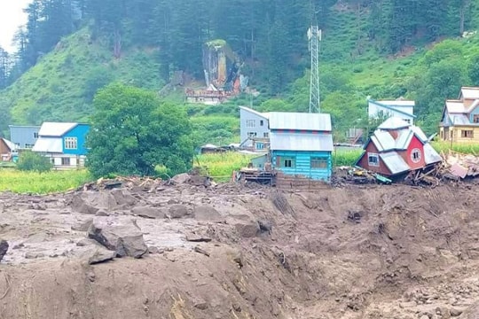 Lại xảy ra lũ quét kinh hoàng vì mưa lớn bất ngờ ở Ấn Độ, hàng trăm người thiệt mạng và mất tích