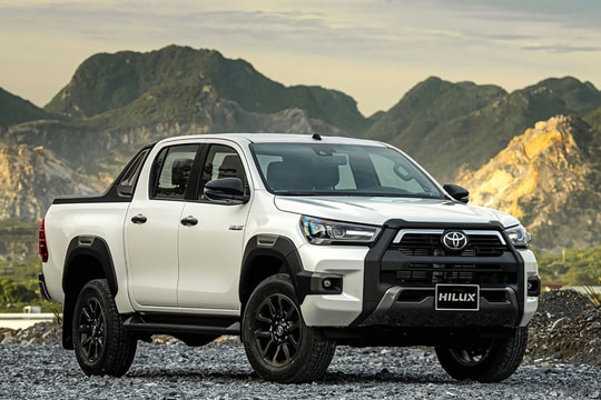 Phân khúc xe bán tải: Hilux hồi sinh, Ranger cô đơn trên đỉnh