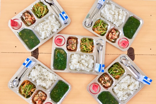 Phụ huynh có quyền giám sát từng khẩu phần ăn bán trú của con