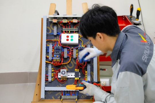 Tháo gỡ nút thắt dạy văn hóa THPT trong trường nghề: Học sinh 9+ mong chờ đổi mới