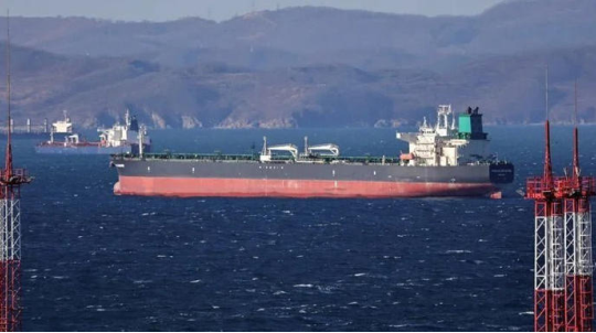 Ấn Độ gấp rút tìm nguồn dầu thay Nga dưới áp lực từ Mỹ