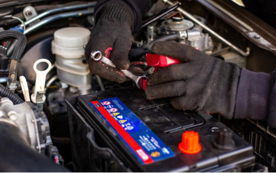 Hậu quả của việc lắp sai ắc quy ô tô