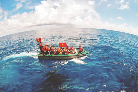 Tự hào non sông gấm vóc qua triển lãm 'Một dải non sông'