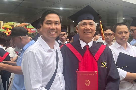 Tân bác sĩ 75 tuổi tốt nghiệp loại giỏi, chỉ nghỉ học đúng 1 buổi trong 6 năm