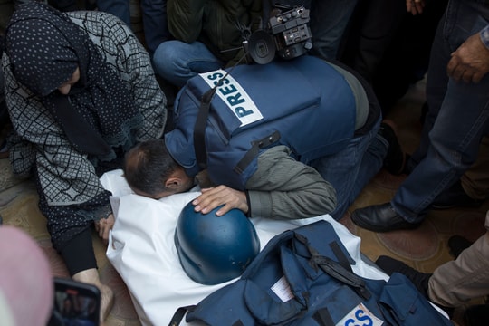 Phóng viên ở Gaza đối mặt với nạn đói và nguy cơ bị tấn công